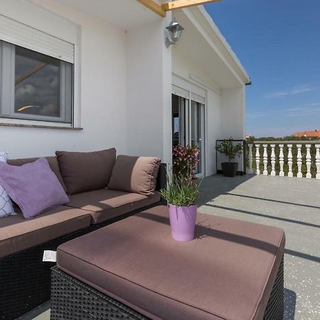 Modern And Spacious Apartment Bibinje Exterior photo