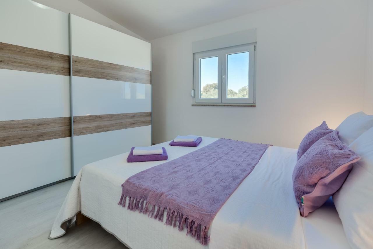 Modern And Spacious Apartment Bibinje Exterior photo