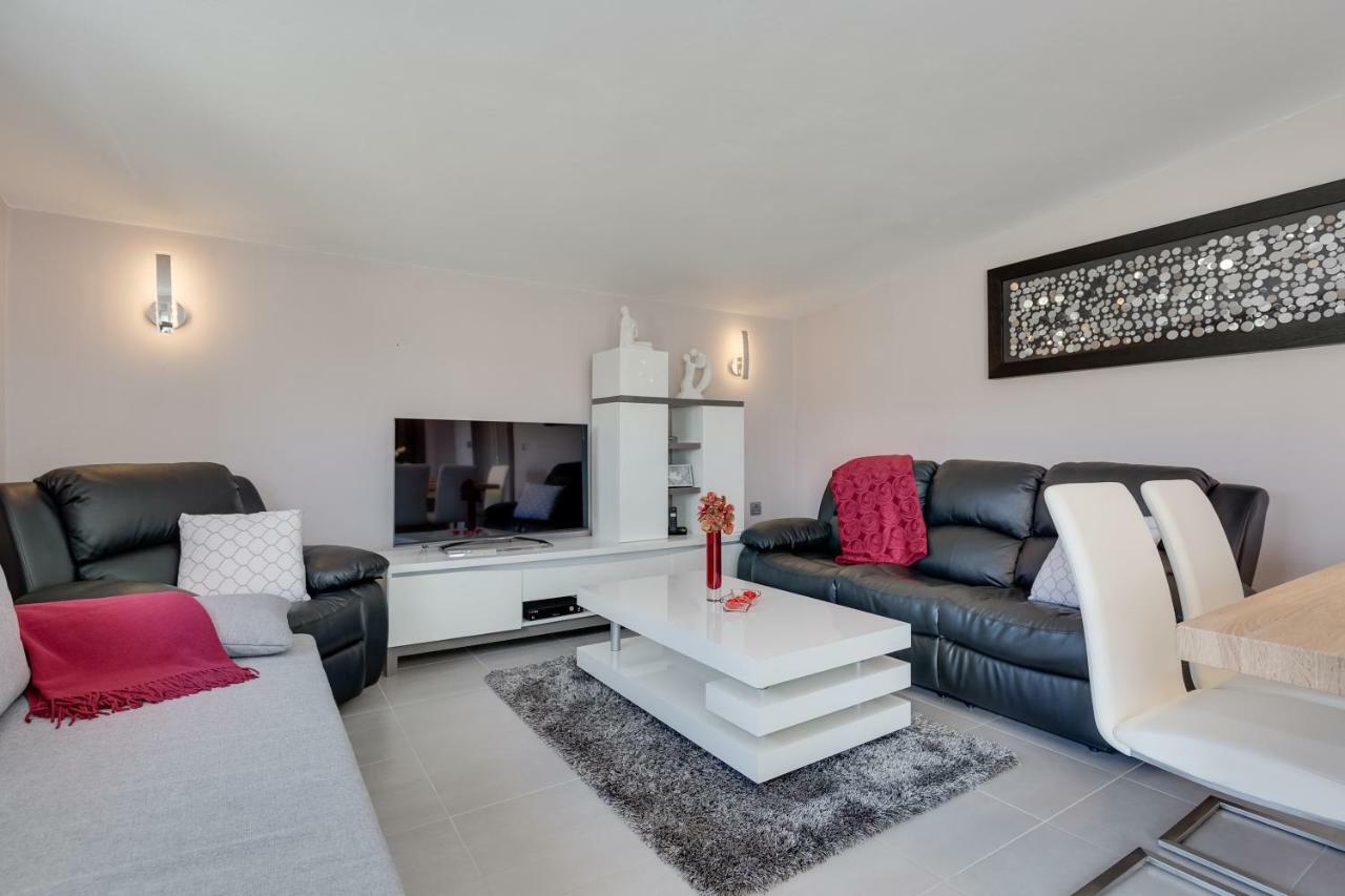 Modern And Spacious Apartment Bibinje Exterior photo